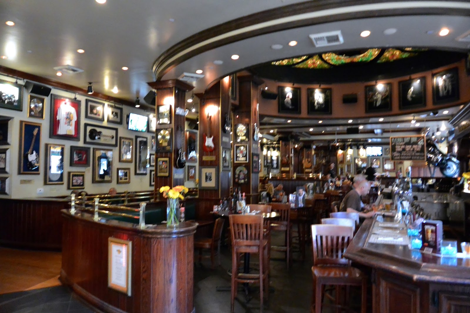 World Burger Tour at Hard Rock Cafe! San Diego Dining Dish!